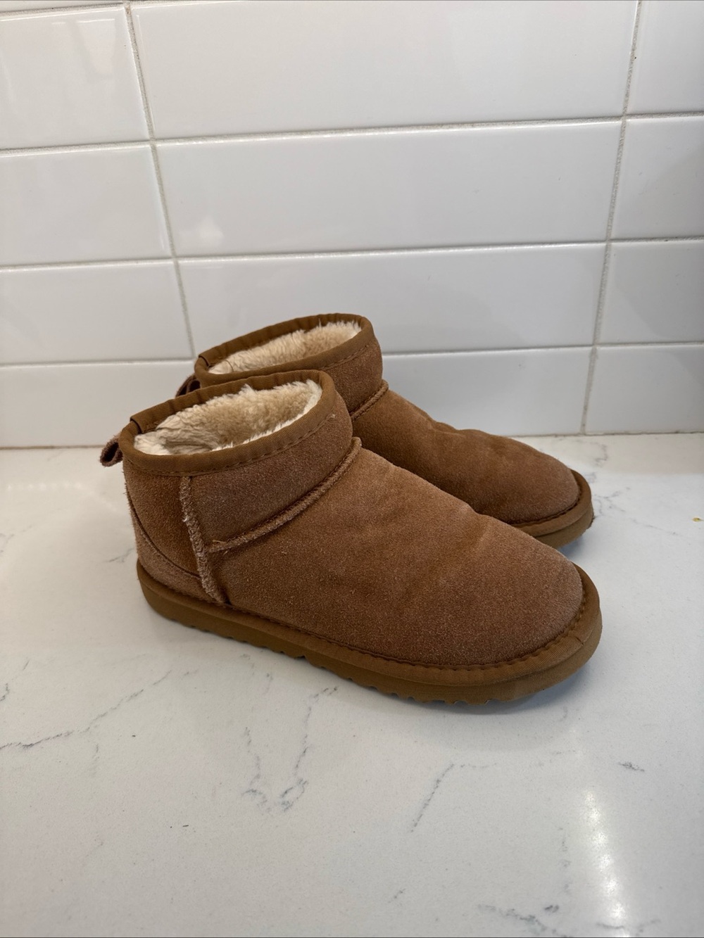 UGG Australia Women's Classic Ultra Mini Boot Size 7 Chestnut Suede Ankle Boots